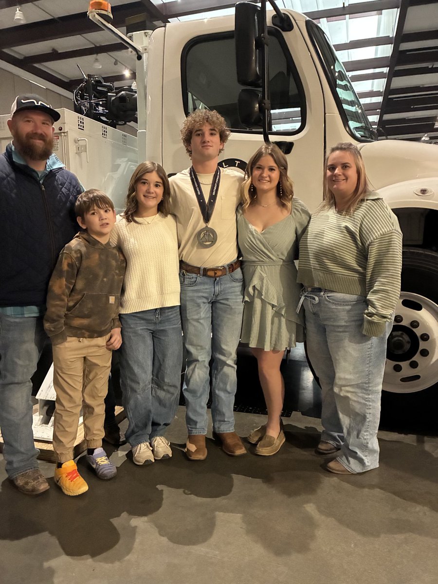 CoachDindl's tweet photo. Huge shoutout to ’24 grad and 1,000-yard rusher @CalebDehaven4 on graduating from the Southeast Linemen Training Center in Georgia. He’s still representing AG Football the right way with his work ethic and toughness. Proud of you, Caleb! #AGfootball #RunAtThem https://t.co/L42BBfMlvy