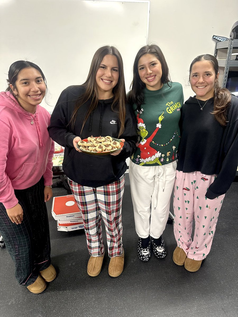 LSCPA_Softball's tweet photo. 🎄🎁☃️ It’s the most wonderful time of the year! ⛄️🎁🎄

Our Seahawks ended the year with the Seahawk Baking Challenge, Secret Santa, and Christmas pajamas! S/O to Quinn &amp; Kendall on their prize winning Christmas tree brownies! 

See everyone in 2026! 👋🏼🤩 https://t.co/1oVJWHCFGo