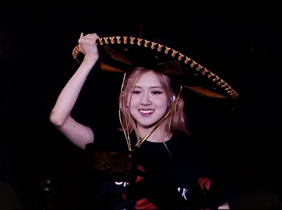 vampiresrubies's tweet photo. exacto, es mexicana https://t.co/InRae2iCc5