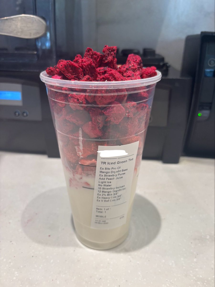 ashmah_'s tweet photo. @gelbucksworker1 I love a cup of soggy fruit https://t.co/L9fjRQIb3a
