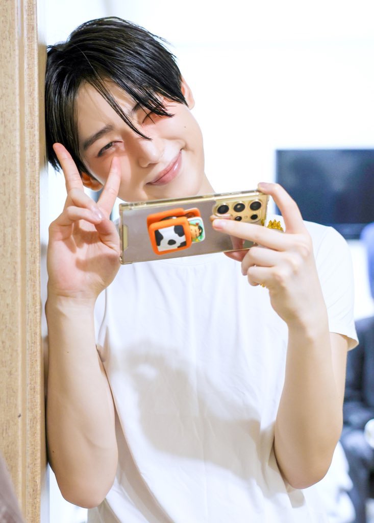 kkisae991's tweet photo. 어떤분도 키링,밴드,폰케이스전부짱구인데
누군가의별명이 짱구인 거랑 ���시 연관이 잇을까 https://t.co/oeEAahm7Tc