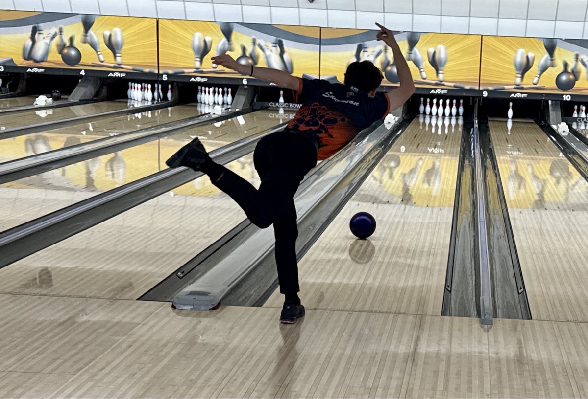 ETHSports's tweet photo. Boys 🎳 defeats Niles North 3393-2361!! 
High Series/Game - Anthony Swanson (627/236) &amp; Shane Asbra (618/228)!! https://t.co/6Mx5zdAilU