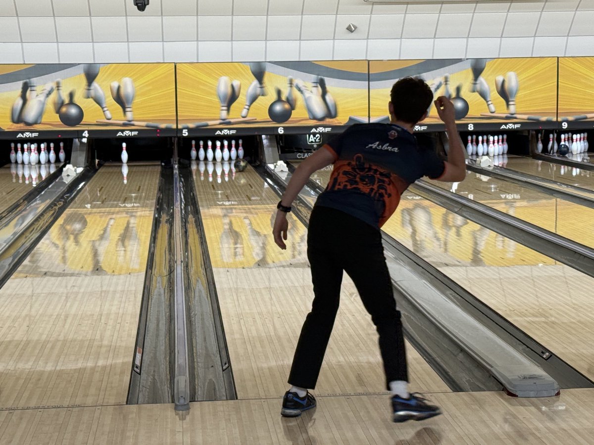 ETHSports's tweet photo. Boys 🎳 defeats Niles North 3393-2361!! 
High Series/Game - Anthony Swanson (627/236) &amp; Shane Asbra (618/228)!! https://t.co/6Mx5zdAilU