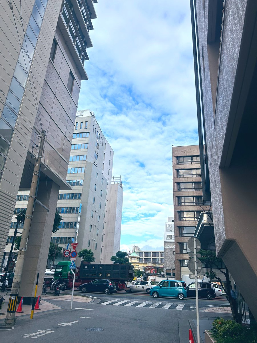 おはようございます☀

このあとRBCiラジオ「アップ‼️」生放送♪

もう3週間後にはお正月！
今年の一年も早かったなー😆

振り返れば今年もたくさんの優れた本が出版されました♪ 

今日も興味深い本をお届けします♪

よろしくお願いします！✨

#アップ738