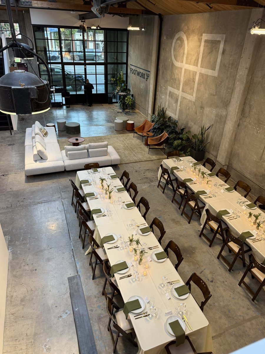 nbt's tweet image. One of my favorite evenings of the year: holiday hangout with a few special guests, and dinner with all of our @footworkvc founders.