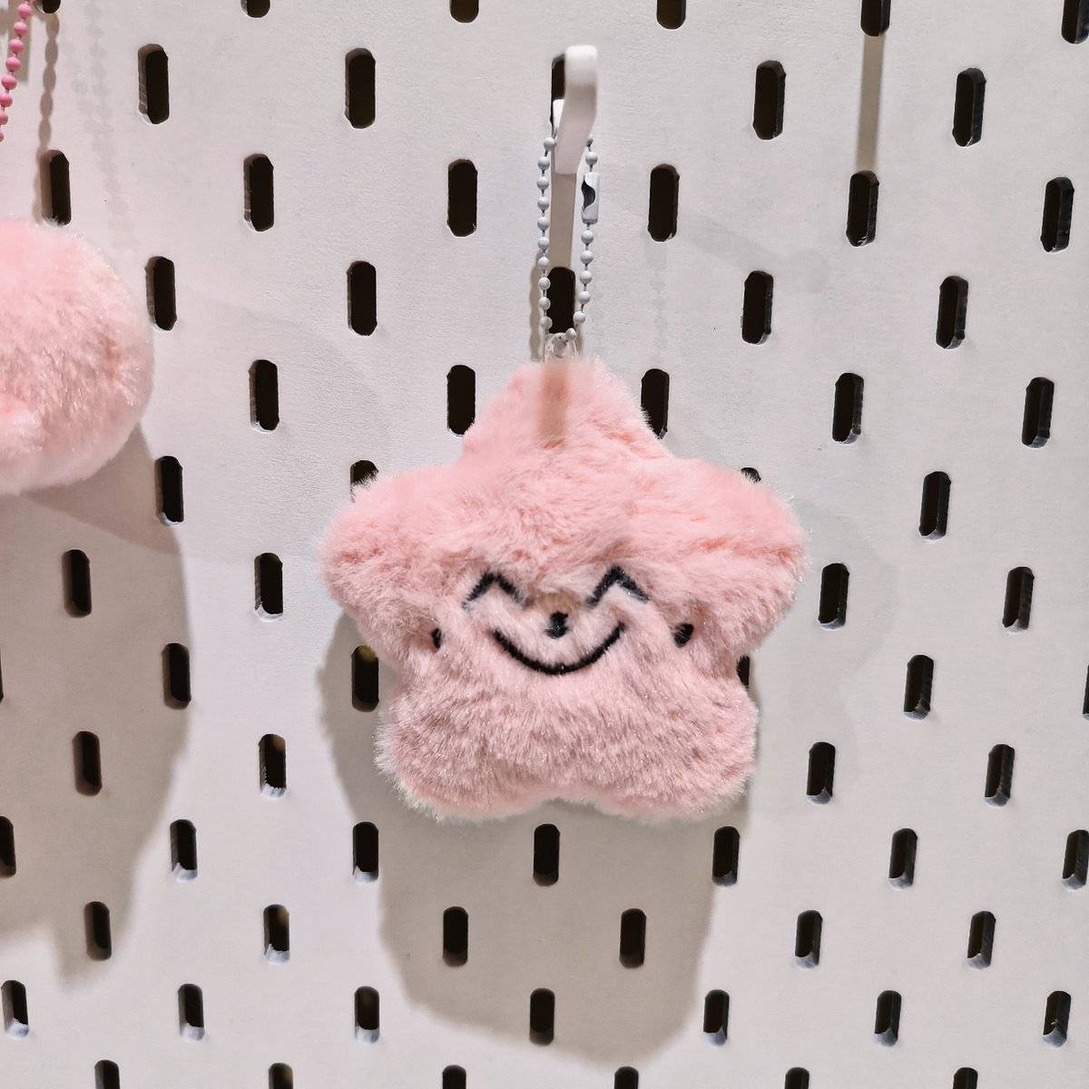 FancystuffI's tweet image. Wts starfish Jaehyun pink 
Handmade China 
Harga 30k/ea sudah termasuk ballchain 
Setiap pembelian dapat 1 pin button random jaehyun 
Ready bisa langsung kirim
s.shopee.co.id/30gqZl4vVw