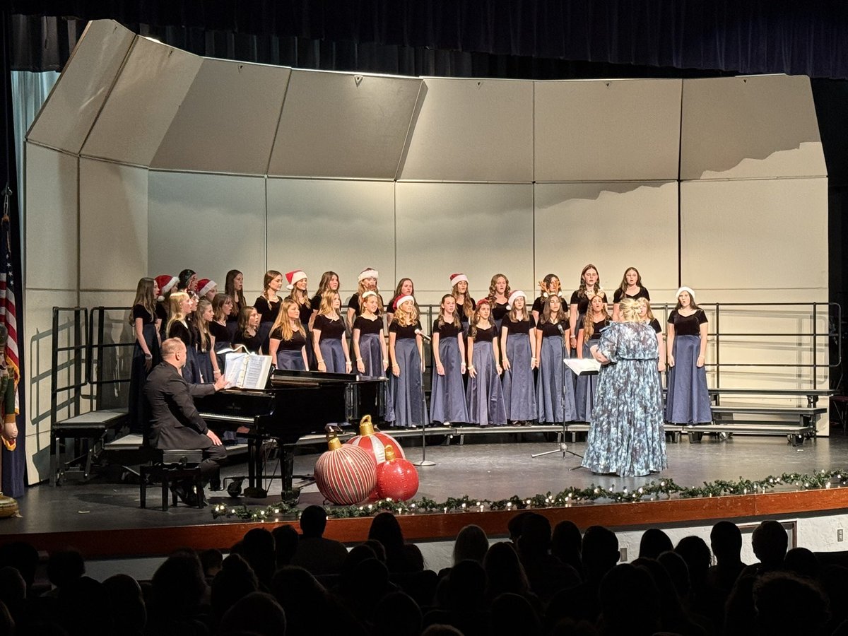 C_Forte4's tweet image. Our Hidden Oaks Middle School choral program wowed a standing-room-only crowd tonight with 4 incredible groups &amp;amp; our first-ever mixed choir performance.
Huge thanks to Mrs. Rocks for inspiring 200+ scholars daily. The arts matter!
#education #middleschool #chorus #martincounty