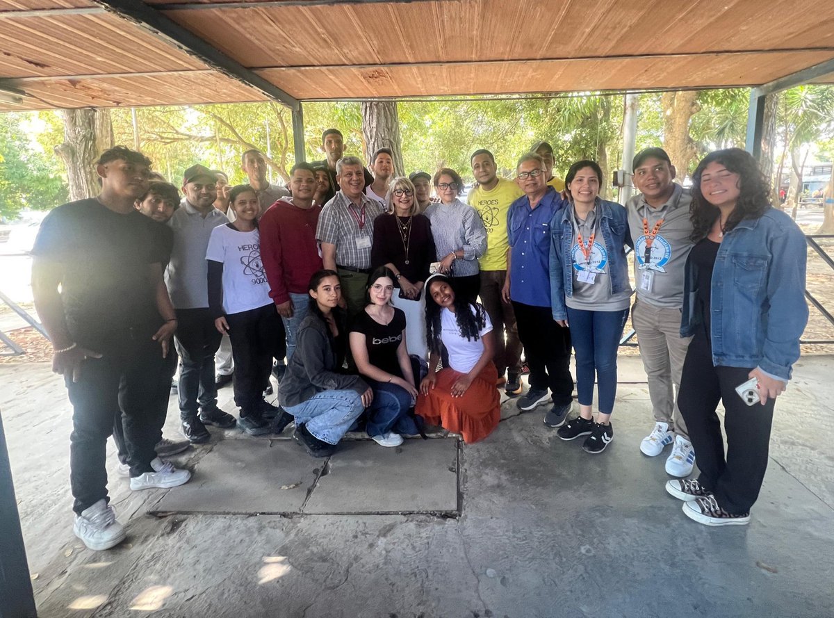 Este miércoles #10Dic un grupo de jóvenes dirigentes de las diferentes facultades, durante un encuentro con la rectora <a href="/jessydivo/">Jessy Divo De Romero</a>, manifestaron su interés en trabajar en la recuperación de espacios de la FCU, para el beneficio de todos los estudiantes.