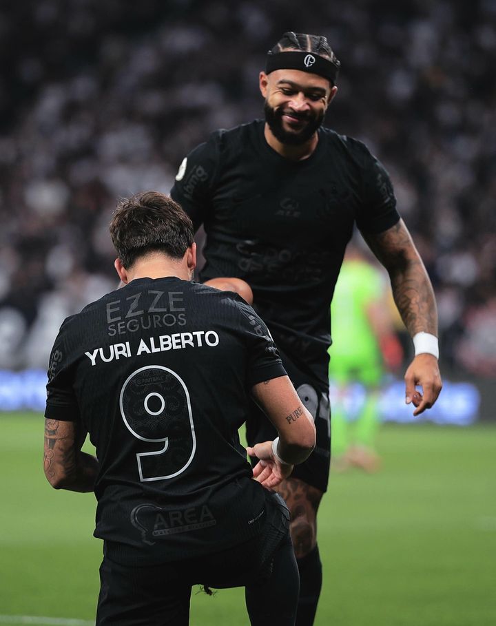 É A MINHA DUPLA CARALHO

QUANDO PRECISA ELES APARECEM

ASSISTÊNCIA DO YURI, GOL DO MEMPHIS

VAMOOOOSSSS
