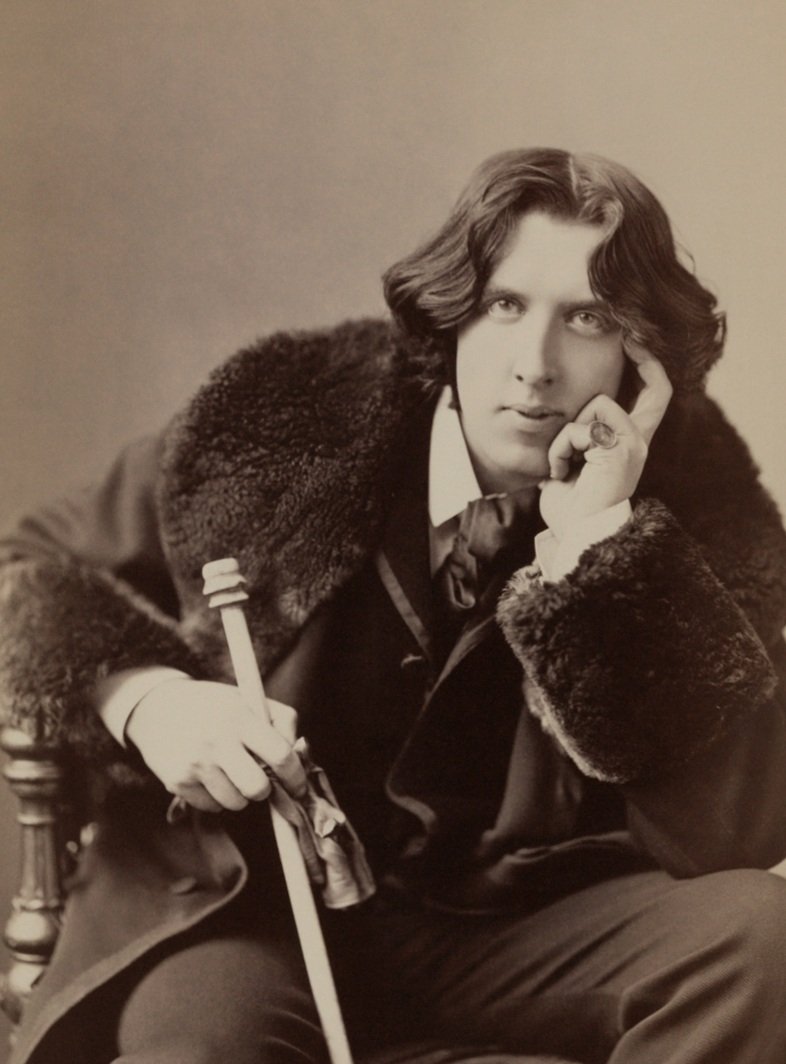 QuotesforGoal's tweet image. "Algunas personas causan felicidad a donde van; otras, cuando se van"  

Oscar Wilde