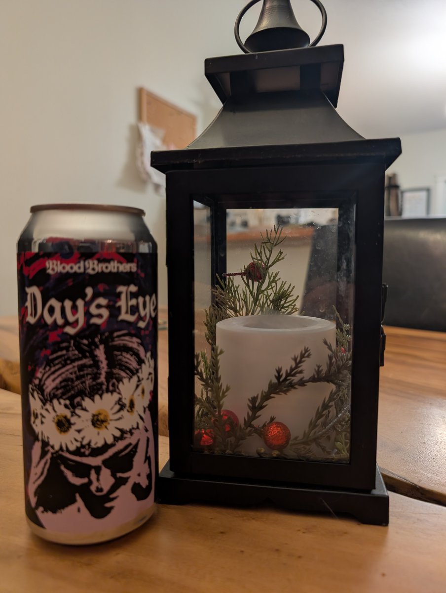 This is the advent Calendar that keeps on giving. Day 10 <a href="/BloodBrothersTO/">Blood Brothers Brewing</a>  Days Eye IPA. Mango, grapefruit and subtle peach, piney but juicy.  A very good IPA from a great brewery. One to try #craftbeer