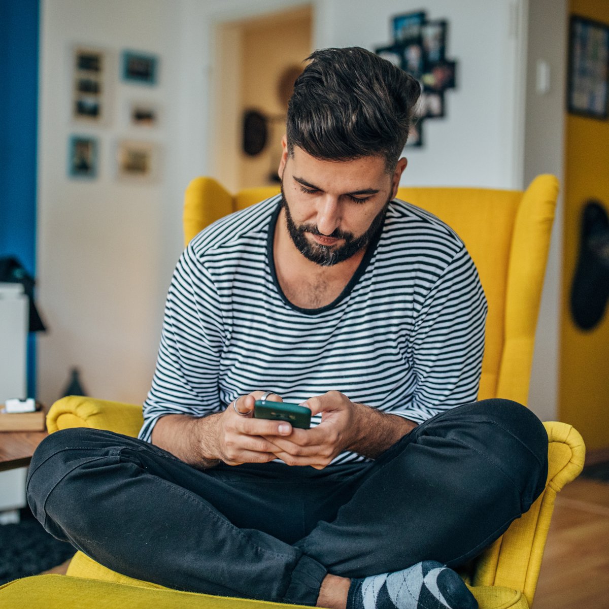 DeptVetAffairs's tweet image. If you have questions about non-life-threatening health concerns, the VA Health Chat app can quickly connect you with VA staff online. Get your prescriptions refilled, receive scheduling help, and more — all from your device. #VAMobile mobile.va.gov/app/va-health-…