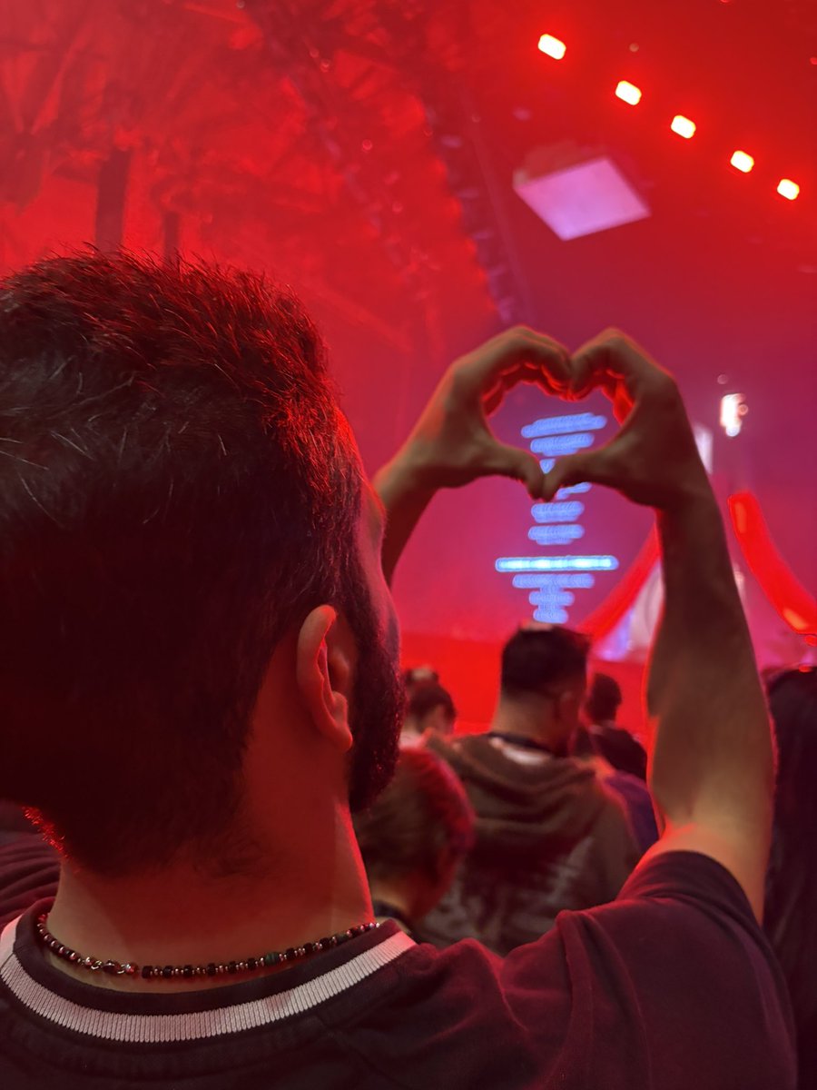 almostaredhead's tweet image. Buonanotte dolce così..
La mia “depressione post concerto” di Firenze ha portato il mio ragazzo a dire ‘okei ti porto a Bologna!’
Stasera vado a letto con un sorrisone gigante, pur sapendo che il mio Ma Io Sono Fuoco tour è finito
Grazie Annalisa per essere sempre così SPECIALE❤️‍🩹