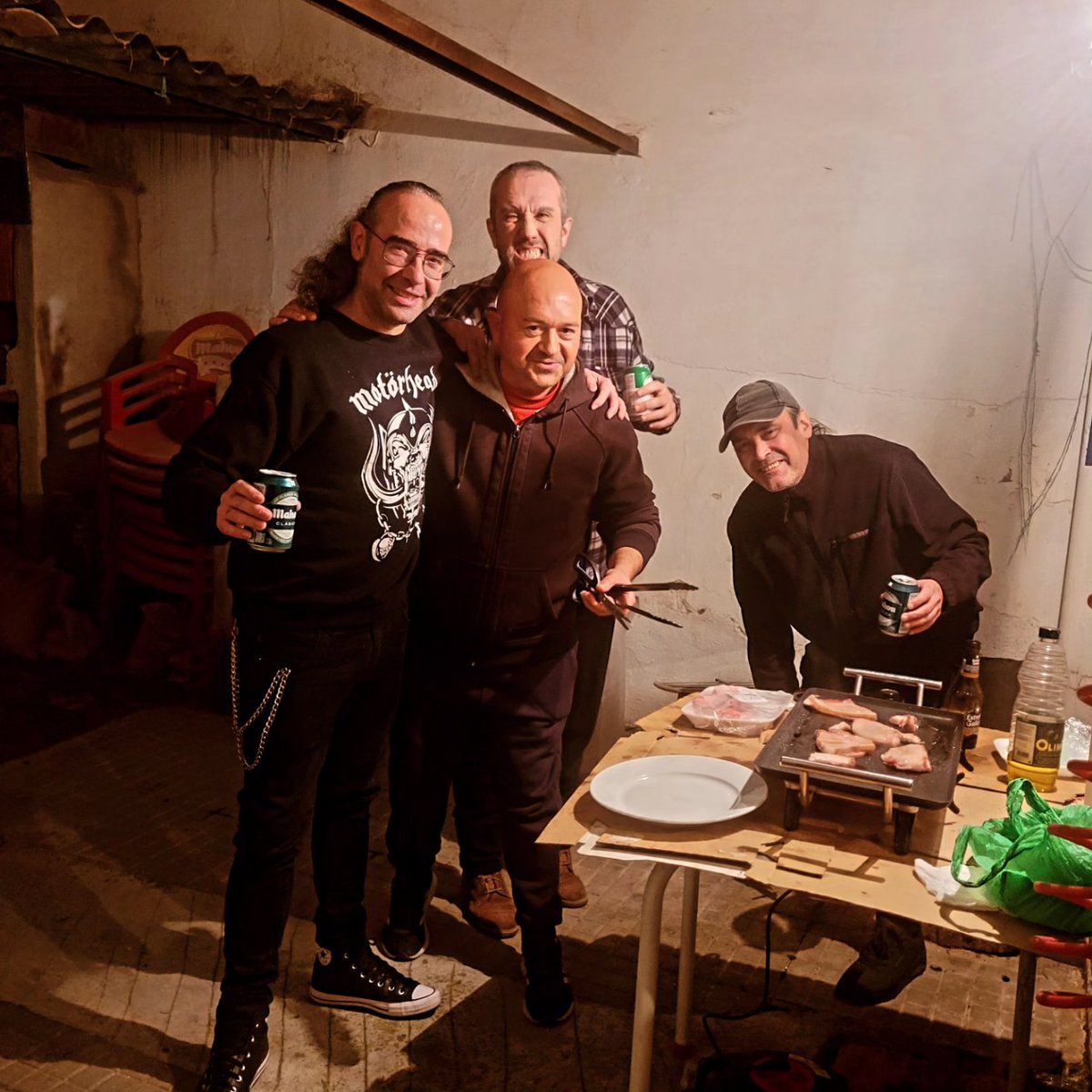 OlayerPeter's tweet image. De vez en cuando no viene mal pegarse un homenaje... 👍🏻👌🏼🤟🏻🤘🏻 ミ★𝘗𝘦𝘵𝘦𝘳 𝘖𝘭𝘢𝘺𝘦𝘳★彡