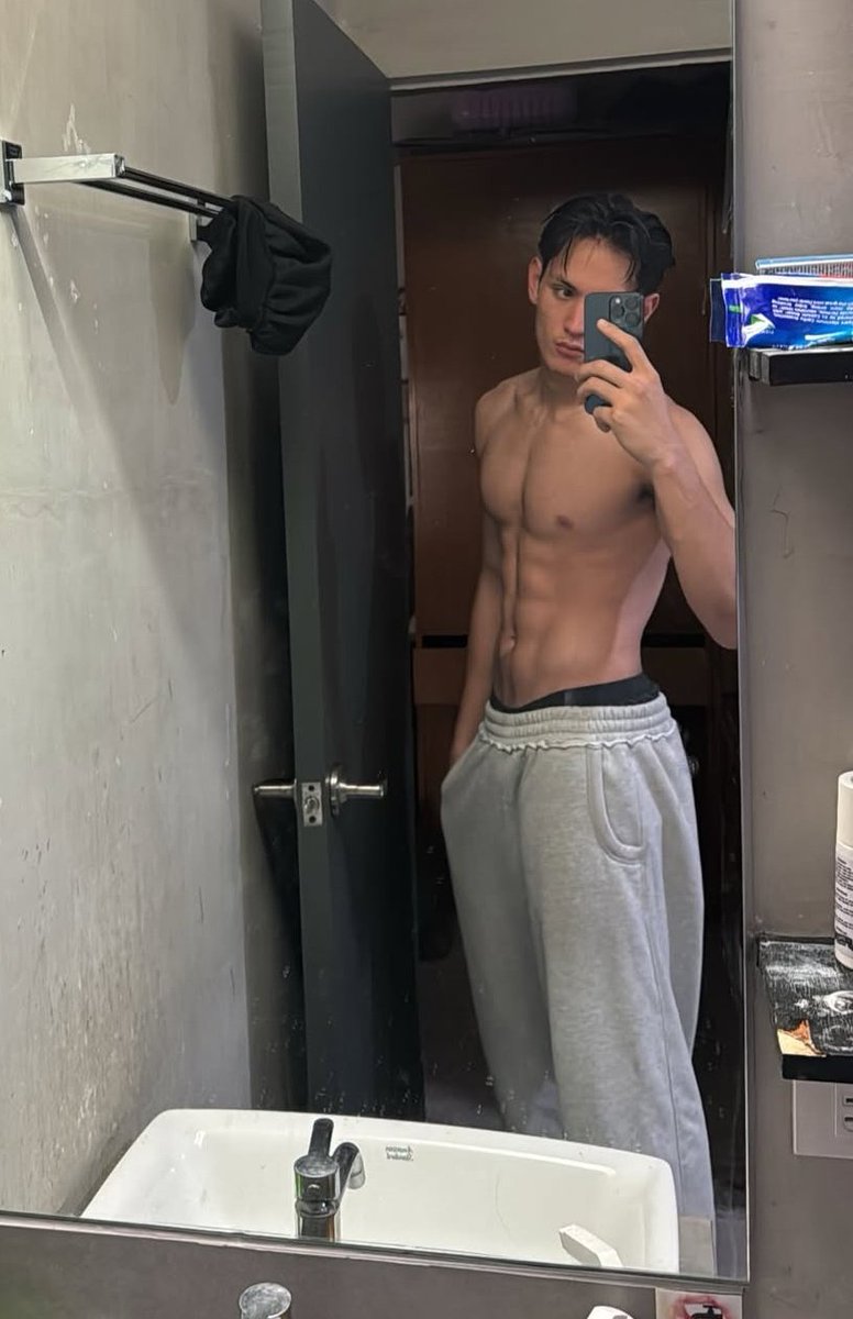 KweenFalcon's tweet image. Good morning, SAMshine! 🥵🔥

🏀💙🦅