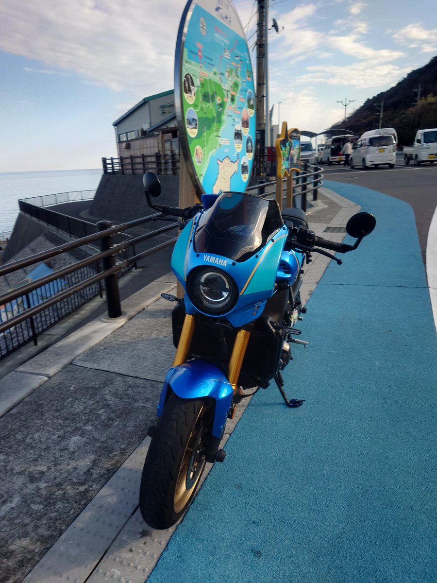 Suwa1803D's tweet photo. 久しぶりにXSRに乗って佐賀関
暖かい(*´▽｀)ﾉﾉ
そして四国がめっちゃ良く見える👀愛媛沖の島も
当然、国東ははっきりと

来る途中建設中の風力発電のプロペラとシャフトが並んでた
24本あったから8機出来るのか‼️ https://t.co/7hMx0jbCM4