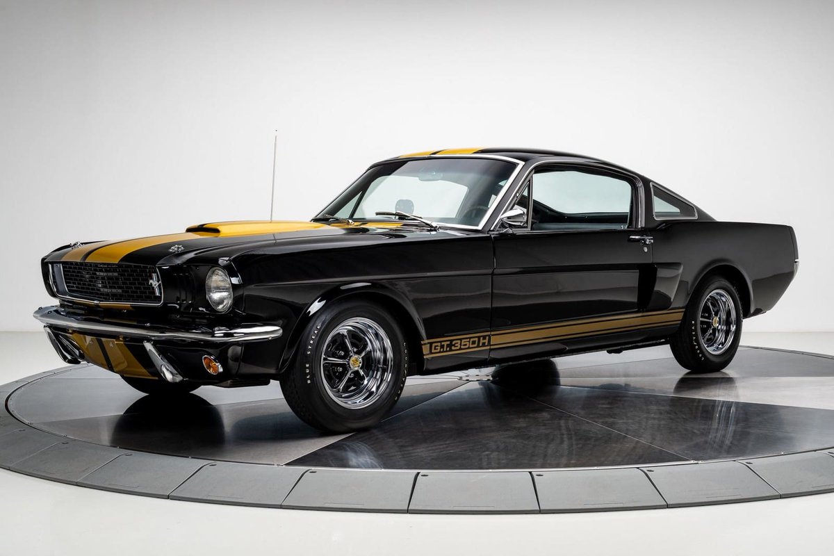 PlanetCarsZ1's tweet photo. Em 1966 um Ford Mustang Shelby GT350 para alugar parecia impensável, mas naquele ano fez parte do ousado plano da Hertz em seu programa ‘Rent-a-Racer’: oferecer a clientes selecionados a chance de experimentar um carro de performance real. https://t.co/FPVYPmuSSk https://t.co/mWbzGe39T9