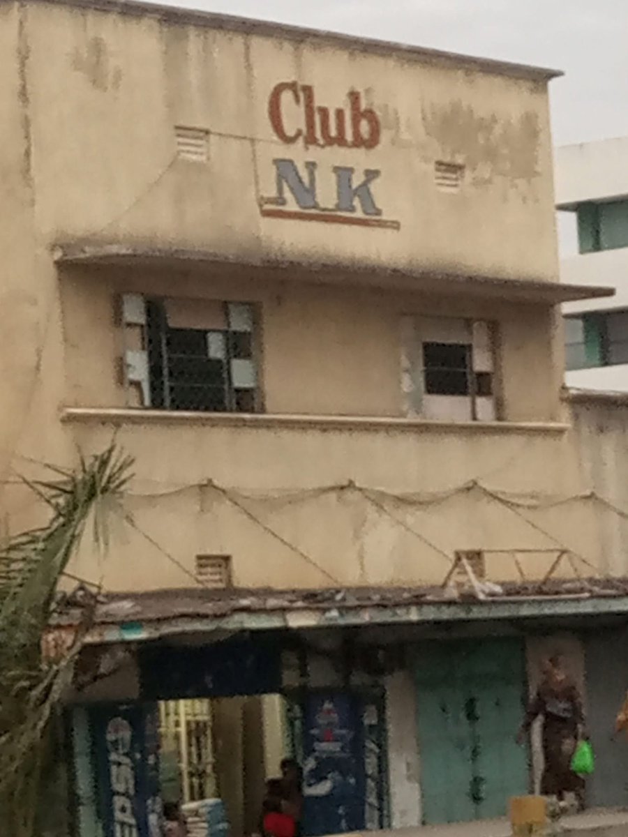 EngMapundajr's tweet photo. Zamani kidogo..,Kabla ya Ujio wa Club 84 na Maisha Club hapo Makao Makuu ya Nchi.Kabla hata RainBow na Bambalaga hazijafikiriwa..,Enzi hizo DJ's wanatumia Audio Cassetes/Tape na CD Kupiga Mziki,Wajanja Wote Mjini Dodoma Walikuwa wanakutana Hapa.Ilikuwa Noma Sana Enzi Hizo,🔥🔥🙌🏿 https://t.co/6ONK6zDCyD