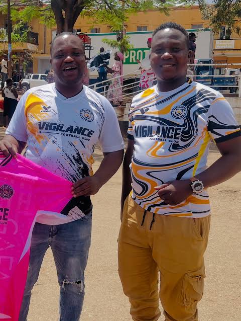 Savheya_Happie's tweet photo. I just want to see something, just repost 🔁 for Vigilance jersey or like ❤️ for Zimbabwean Jersey 

Vigilance jersey     Or     Zimbabwean Jersey 
                🔁                                       ❤️ https://t.co/hTNirN3RBm