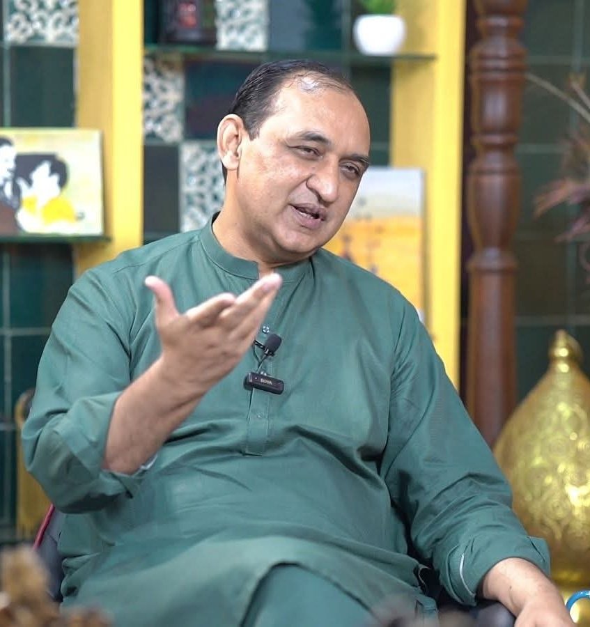 نہ  توڑ  ضبط  کے  بندهن گلے نہ لگ میرے 
میں رو  پڑا  تو سنبهالا نہ جاؤں گا تجھ سے 

ساجد رحیم