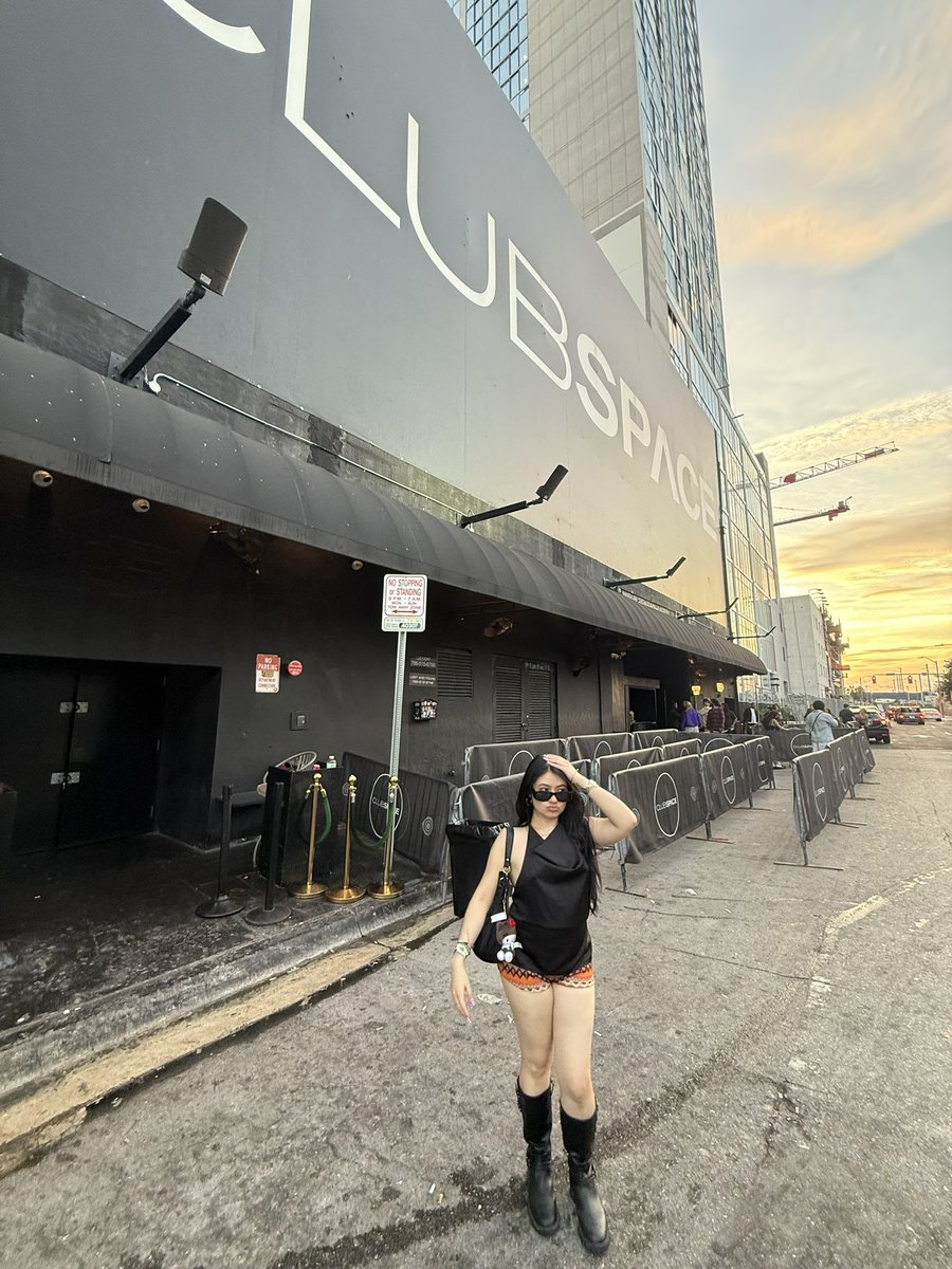 i went to the club on a sunday afternoon