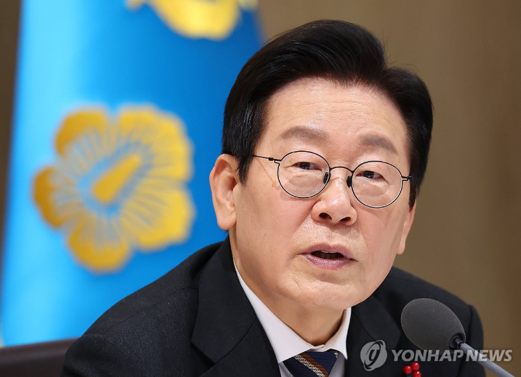 naoyafujiwara's tweet photo. そういえば、統一教会の田中会長と韓国の��大統領はそっくりな顔してませんか？ https://t.co/nLd6W5TPai