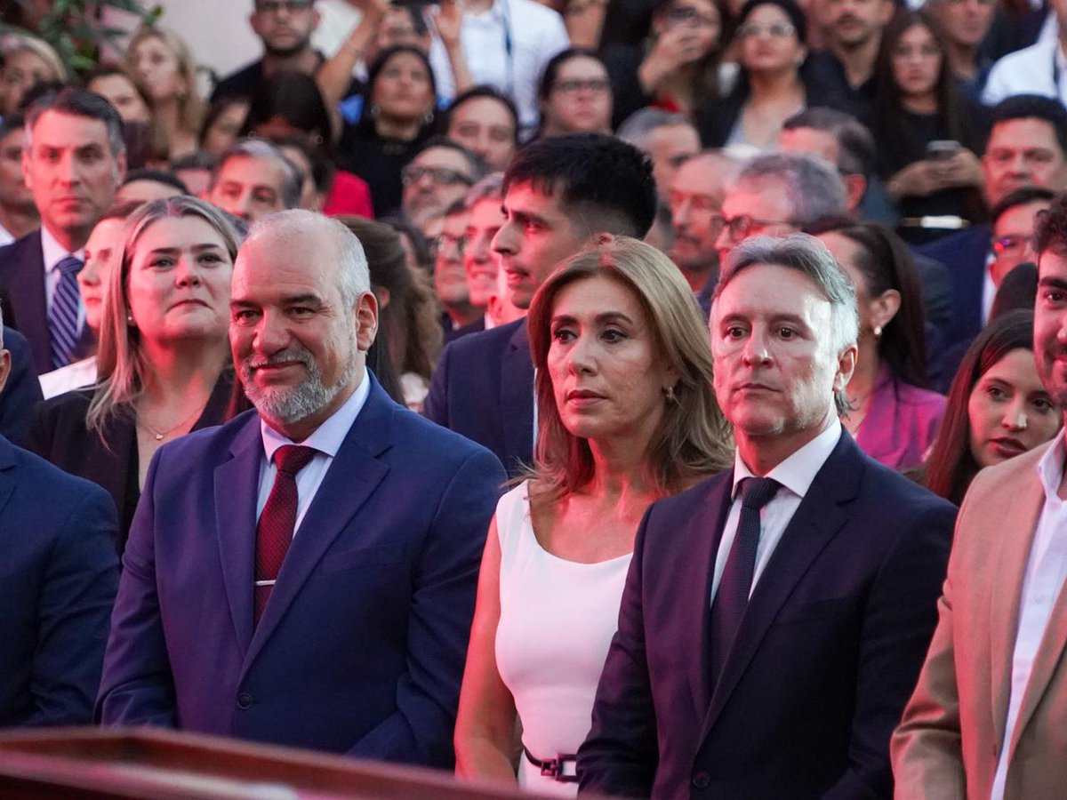 claudiopolich's tweet photo. Felicito a @JPValdesok por asumir como gobernador y a @PedroBraillardP por iniciar un nuevo ciclo como vicegobernador. Comienza una nueva etapa para seguir potenciando el desarrollo de Corrientes. Mi acompañamiento es total para seguir trabajando juntos por todos los correntinos. https://t.co/6r09o8FYgJ