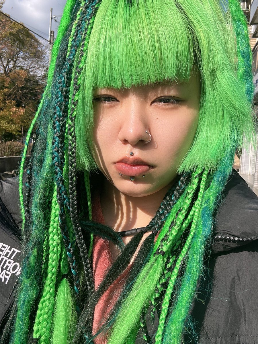 寝癖と下唇の腫れがやばめでやんす。