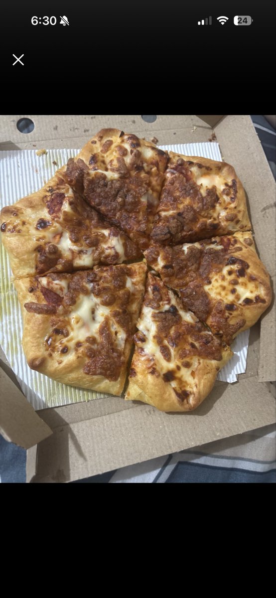 KhanZaidal's tweet photo. @PizzaHutIN @pizzahut I would ashamed if what u r promoting vs what is geting servedOrder 2 pizza one is not there &amp;other one dry bread with cheese anthr nowadays Zomato cS experience no refund nthng shame on @zomatocare &amp; PizzaHut just look attached img expctation vs Reality https://t.co/c5DBxTuAPY
