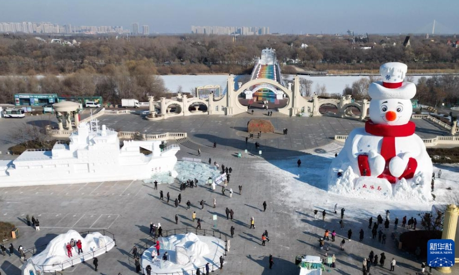 哈爾浜の雪像芸術博に「ミスター雪だるま」が登場】黒竜江省哈爾浜