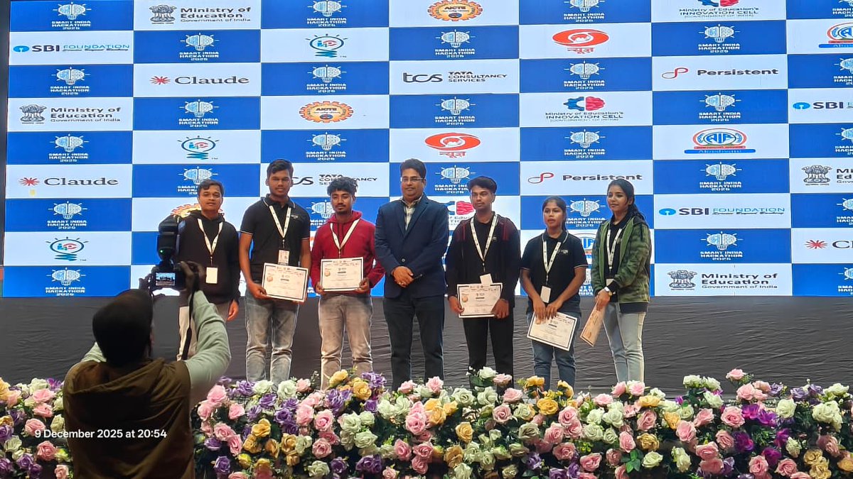 nit_durgapur's tweet photo. SIH 2025 NIT Durgapur Winners #SIH2025 #moeinnovationcell #educationministerofindia #dpradhanbjp #NarendraModi #PMOIndia #AICTE #yogeshbrahmankarsdg https://t.co/gqSRMdS7bz