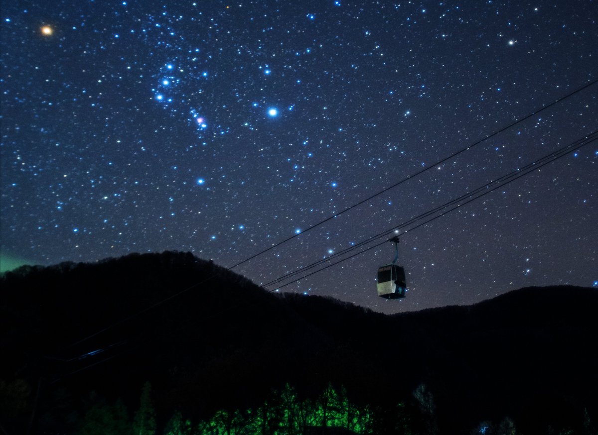 achimura_star's tweet photo. 日本一の星空・長野県阿智村で、この冬「THE SOUND OF STARS」がスタート✨
→Pia-no-jaC←の音楽と光が響き合う“星空の演出”を、標高1,400mの夜空の下で体験できます。

期間：2025/12/20–2026/3/22
Winter Season限定の演奏体験＆スペシャルライブも予定🌟詳細が決まり次第改めて本アカウントにて告知します🎹

チケットなどの詳細はHPをご覧ください💁
https://t.co/ZdcWOUIzFq