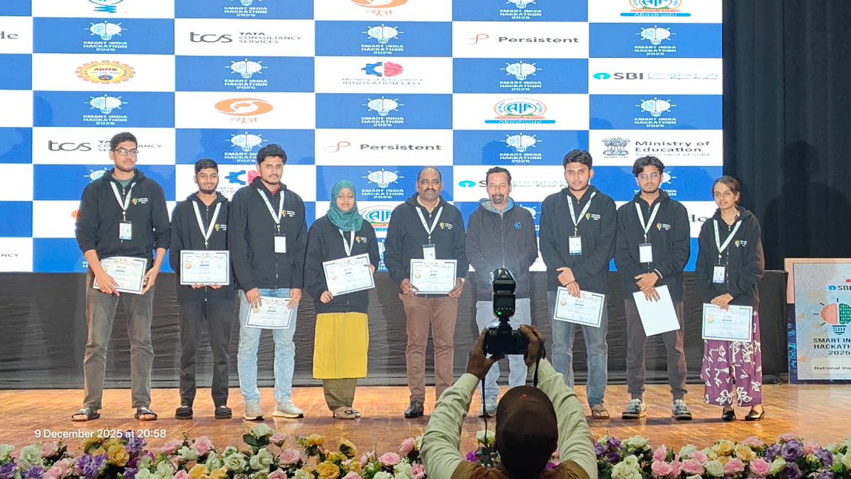 nit_durgapur's tweet photo. SIH 2025 NIT Durgapur Winners #SIH2025 #moeinnovationcell #educationministerofindia #dpradhanbjp #NarendraModi #PMOIndia #AICTE #yogeshbrahmankarsdg https://t.co/pCECj75nlv