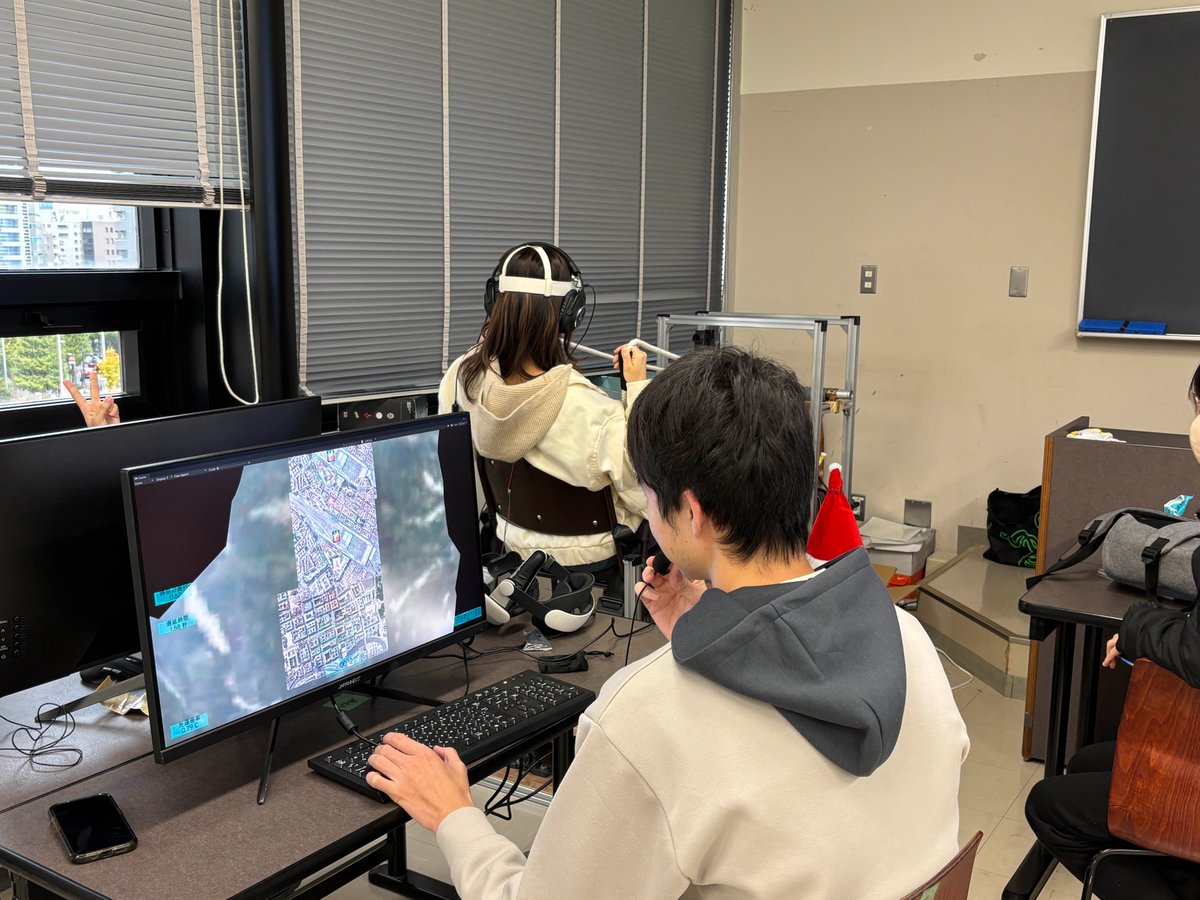 【告知】
光速を体験しよう！ 
光速のソリでプレゼントを届けるサンタになれるVR体験が登場！🎁  お買い物の合間にぜひ！  
日時:12/13(土)･14(日) 11:00-16:00 
場所:三井アウトレットパーク多摩南大沢 A街区1F 時計台前 
 #工学院大学 #kogakuin #VRプロジェクト