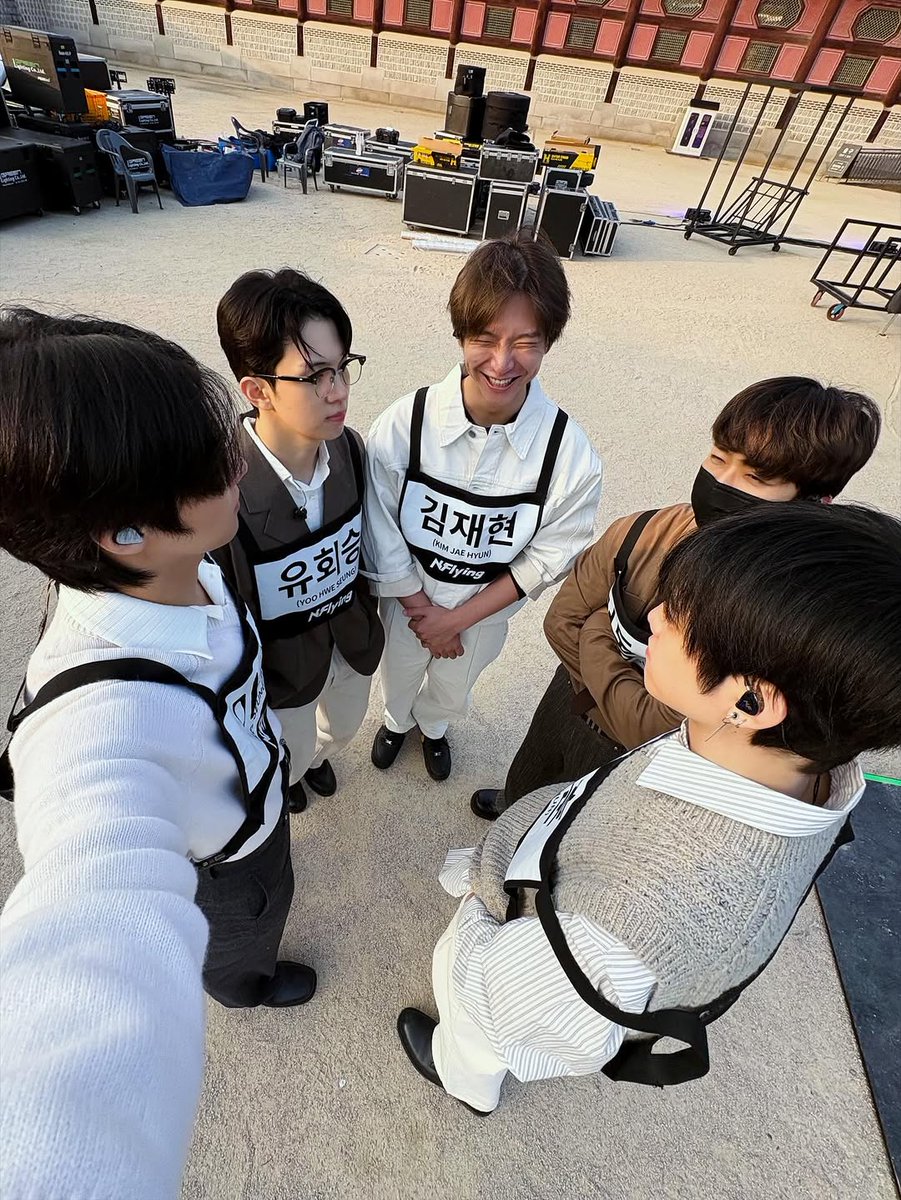 De todo corazón deseo tener noticias de la gira de N.Flying por México, Chile y Brasil. La fecha que nos dieron se aproxima y no sabemos nada al respecto.
#NFlyingLATAMNeedsAnswers