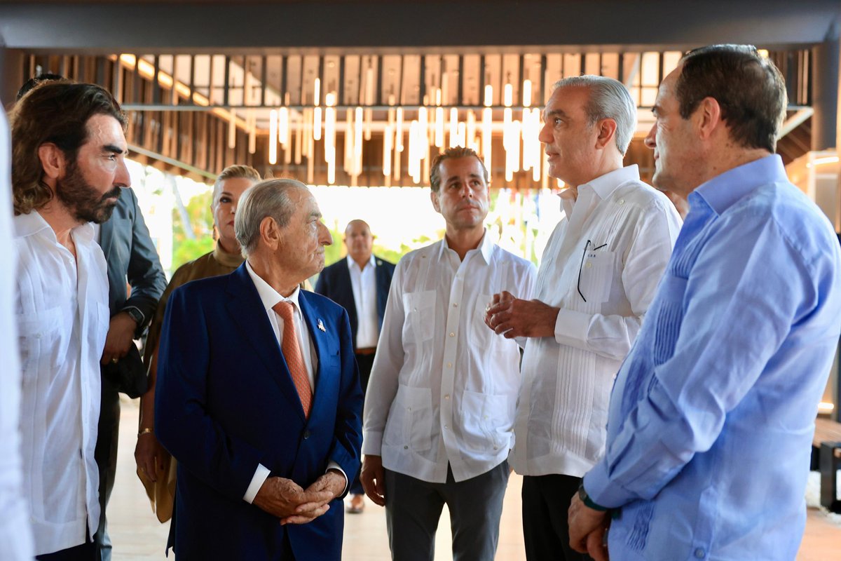 PresidenciaRD's tweet image. El presidente @LuisAbinader junto con el ministro @DavidColladoM, dejó inaugurado el Santo Domingo Bay, un resort inspirado en los corales de Boca Chica.

•Ubicado a 10 minutos del Aeropuerto Las Américas
•350 habitaciones 
•Generará miles de empleos directos e indirectos
