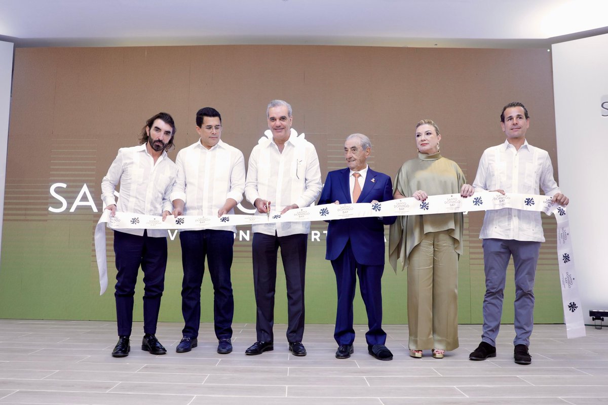PresidenciaRD's tweet image. El presidente @LuisAbinader junto con el ministro @DavidColladoM, dejó inaugurado el Santo Domingo Bay, un resort inspirado en los corales de Boca Chica.

•Ubicado a 10 minutos del Aeropuerto Las Américas
•350 habitaciones 
•Generará miles de empleos directos e indirectos