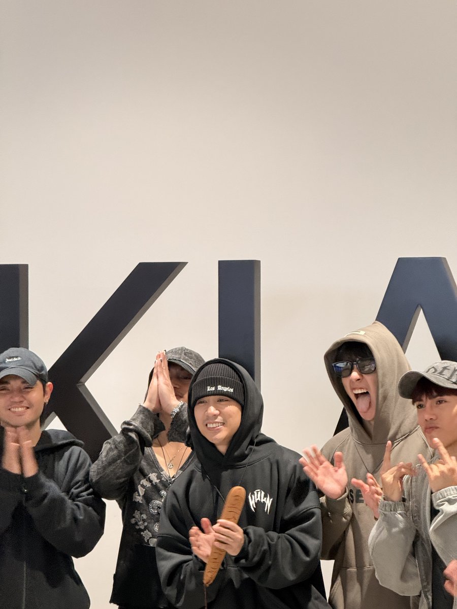 _trixiiee_'s tweet photo. Welcome to NZ! 🥹🥰

#SAWWorldTourAuckland
@SB19Official #SB19 https://t.co/7y7LYPI197