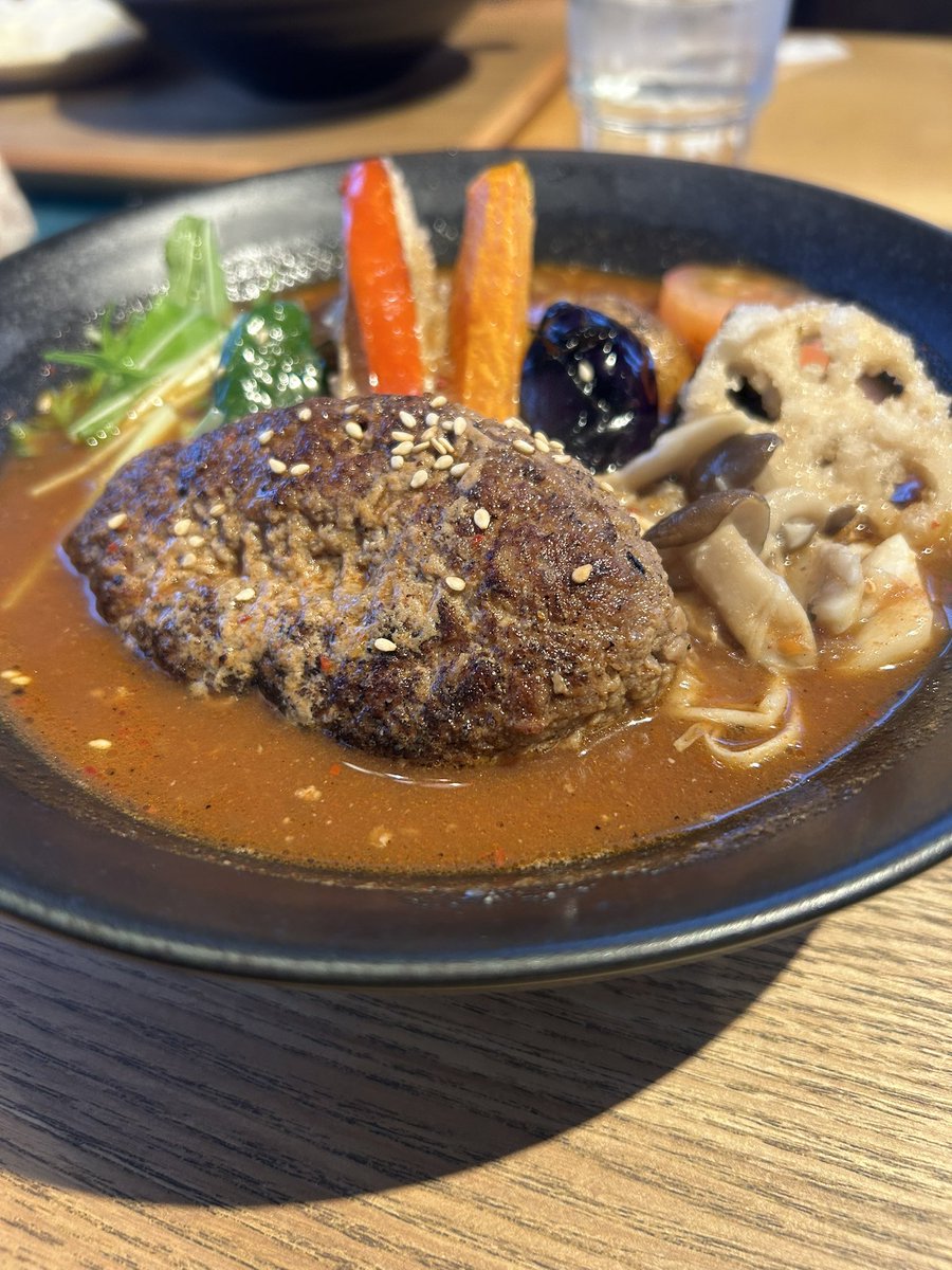 Cent_Pharm1033's tweet photo. 薬学生さんと #スープカレー を囲んでランチ懇談🍛「患者さんと継続的に関わりたい」「成長できる環境があるかが不安」就活ならではの、想いや悩みを言語化すると自分が働く姿を描きやすくなります📝��いながらでも大丈夫。一緒に整理しながら、自分らしい一歩を踏み出せるように📣

#就活サポート https://t.co/rTAWte16tb