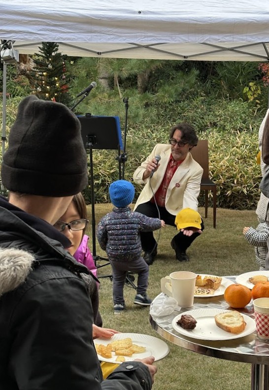 SwissClub_TYO's tweet photo. A chilly St. Nicolas Day, but warm spirits at our Outdoor Christmas Party at the Swiss Ambassador’s Residence! Even Samichlaus &amp; the slightly scary Schmutzli couldn’t stop the fun (goodie bags help 😄). Big thanks to Ambassador Dubach! https://t.co/mVxGfVRaxO