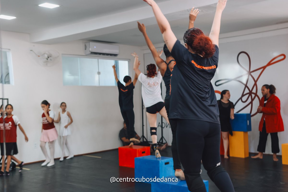 QUEM VAI ME ASSISTIR DANÇANDO?