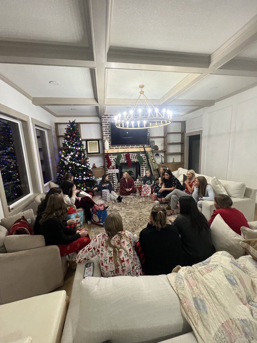 Grainger Lady Grizzlies Softball tweet media