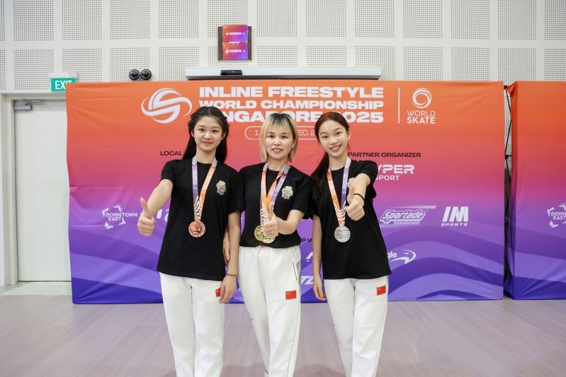 ChangShaDaily's tweet image. The recent Inline #Freestyle #Skating #World #Championship held in #Singapore saw 15-year-old #Changsha ninth-grader Kuang Ningxin claim the silver medal in both the Junior Women’s Freestyle Slalom and Junior Women’s Freestyle Battle events. Teaming up with her partner Wang Anqi,…