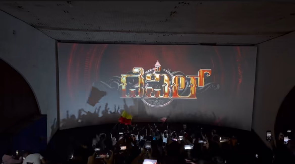 memesmaga_'s tweet photo. "No need for words, the visual itself is the answer! This is what DBOSS means. Every frame is fire! 🔥" @dasadarshan 
#devilfirstshow #devil #DBoss #DarshanThoogudeep #thedevil #memesmaga @memesmaga_ @dasadarshan #BoxOfficeSultan #firstdayfirstshow https://t.co/geEnSoUmy7