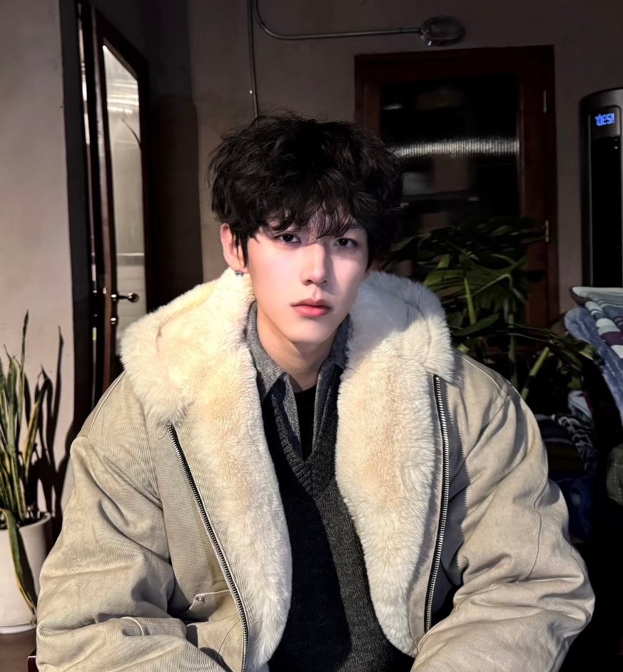 𝓣𝗛𝗘 𝓒𝗥𝗢𝗪𝗡 𝓞𝗕𝗦𝗘𝗥𝗩𝗘𝗥 tweet media