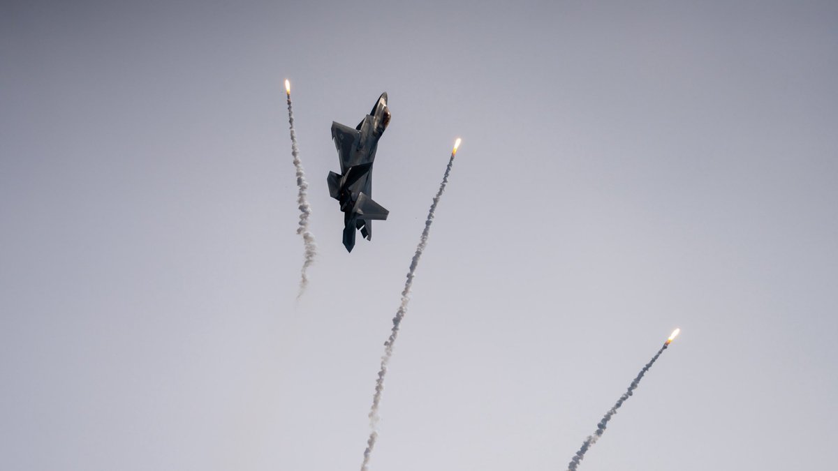 Dave Evans tweet media