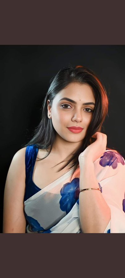 ये कैसी हैं यादें तेरी
यादों में ही गुम हर पल रहते हैं ,
तुम आते हो और आ के चले भी जाते हो
हम इंतज़ार में ही रह जाते हैं...

मधुर प्रभात 🌥️🪷