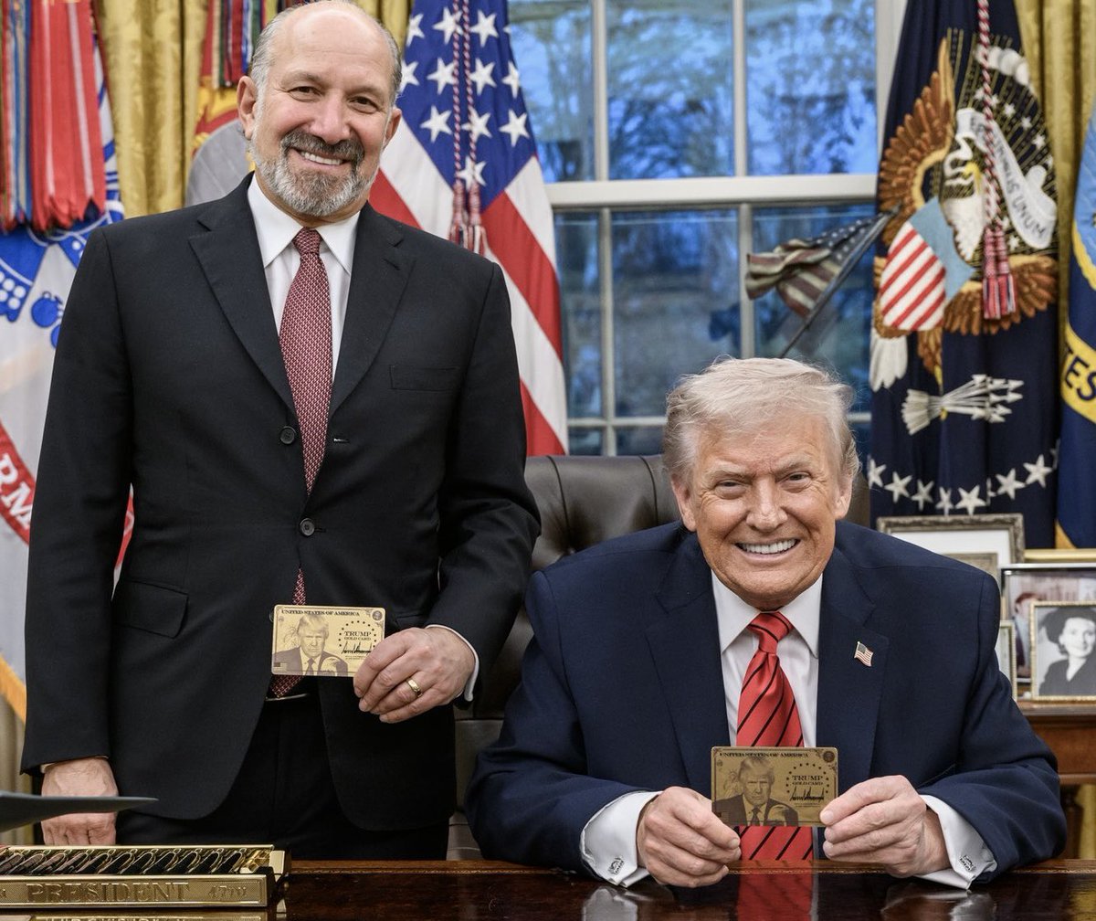 RonFilipkowski's tweet image. Step right up and buy your way into America with your new Trump Gold Card, brought to you by the con men selling out America to the highest bidder and wrecking the economy.