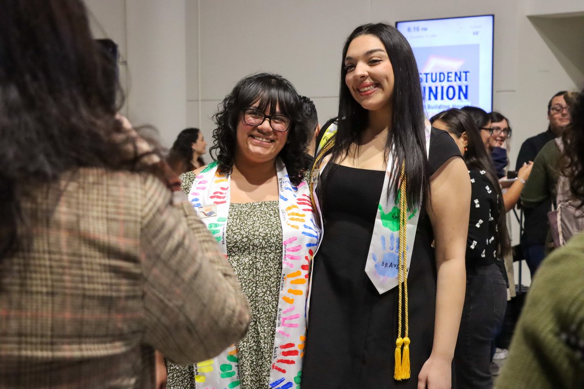 UTSACOEHD's tweet image. Tonight we celebrated the future of education  🍎
 
Welcome to our newest teachers as your journey starts 𝙣𝙤𝙬! 
    
#UTSAGrad25