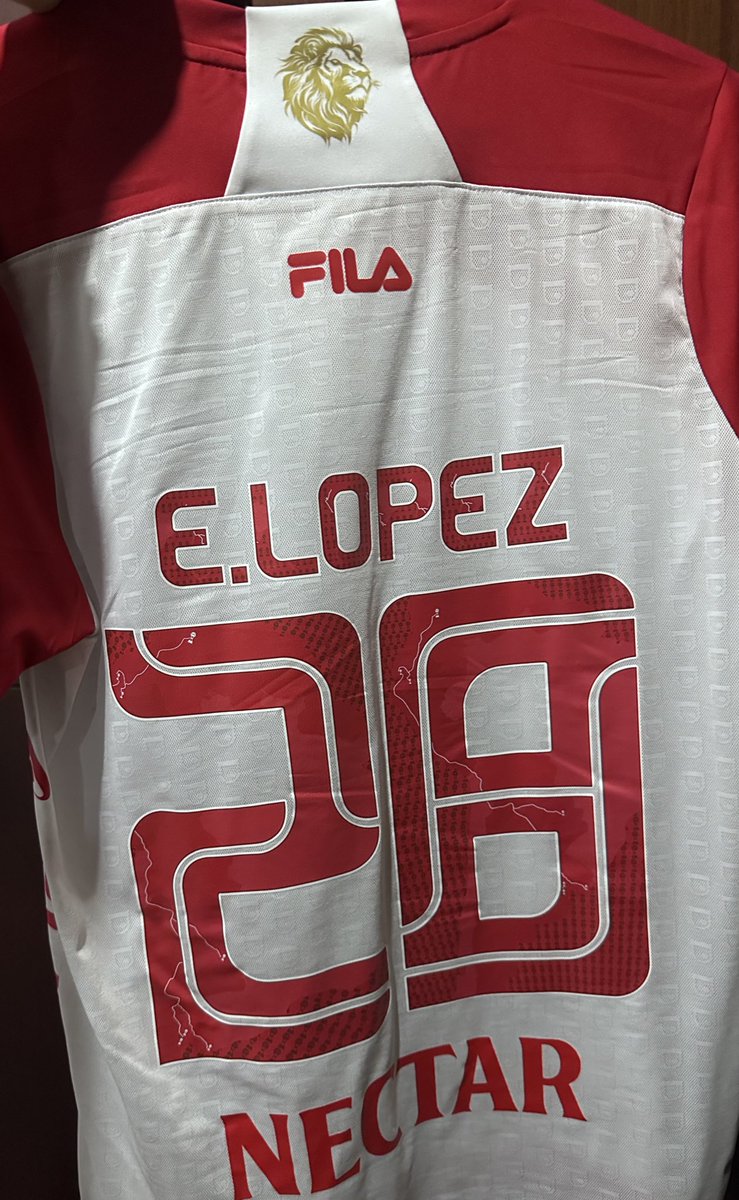 Inimaginable tu historia con este club. Llegaste a hacernos felices con un pase por toda la banda derecha que quedará marcado para siempre. 

Después de aquel 29 de junio solo quisimos cosas buenas para ti. Cumplidor y jugando donde le tocara. 

Gracias siempre, querido Edwar 🦁